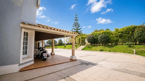 Moradia T4 para Venda em Rosto do Cão (Livramento)
