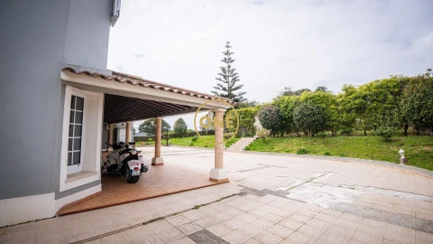 Moradia T4 para Venda em Rosto do Cão (Livramento)