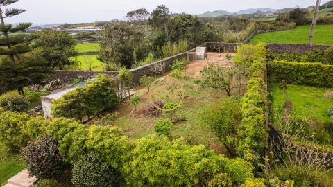 Moradia T4 para Venda em Rosto do Cão (Livramento)