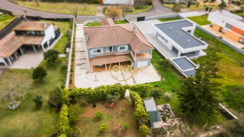 Moradia T4 para Venda em Rosto do Cão (Livramento)