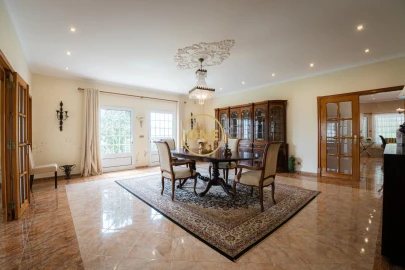 Moradia T4 para Venda em Rosto do Cão (Livramento)