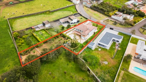 Moradia T4 para Venda em Rosto do Cão (Livramento)