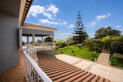 Moradia T4 para Venda em Rosto do Cão (Livramento)