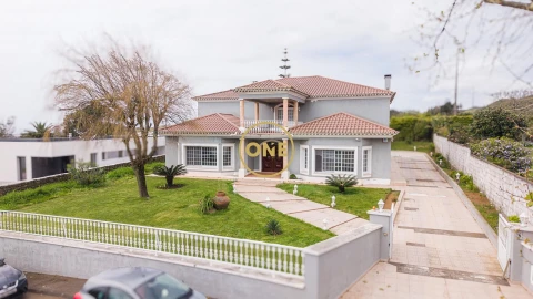 Moradia T4 para Venda em Rosto do Cão (Livramento)