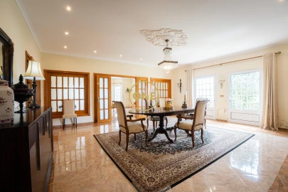 Moradia T4 para Venda em Rosto do Cão (Livramento)