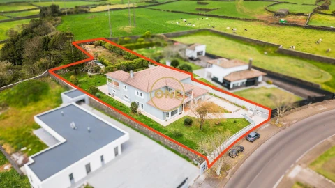 Moradia T4 para Venda em Rosto do Cão (Livramento)