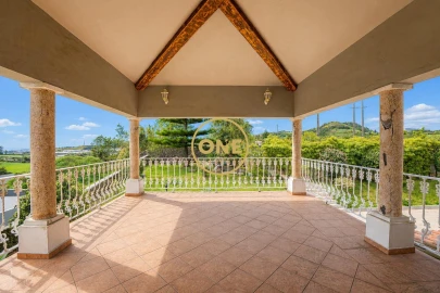 Moradia T4 para Venda em Rosto do Cão (Livramento)