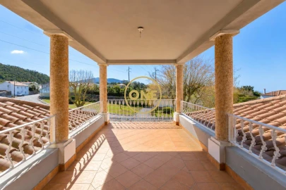 Moradia T4 para Venda em Rosto do Cão (Livramento)