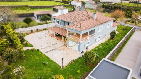 Moradia T4 para Venda em Rosto do Cão (Livramento)