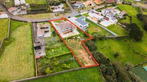 Moradia T4 para Venda em Rosto do Cão (Livramento)