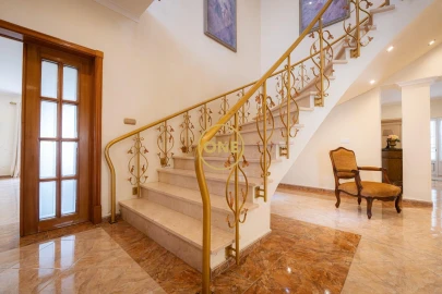 Moradia T4 para Venda em Rosto do Cão (Livramento)