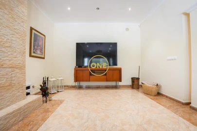 Moradia T4 para Venda em Rosto do Cão (Livramento)