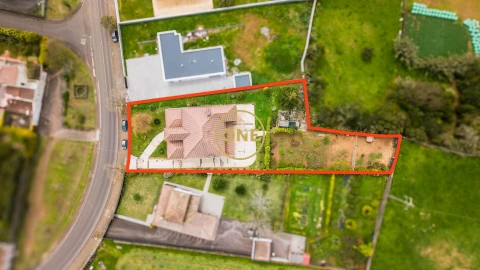 Moradia T4 para Venda em Rosto do Cão (Livramento)