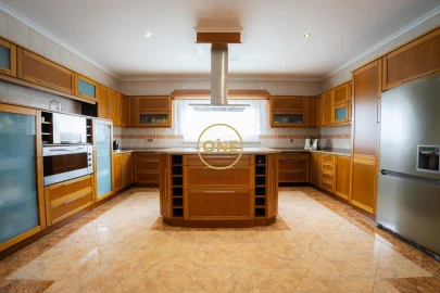 Moradia T4 para Venda em Rosto do Cão (Livramento)