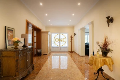 Moradia T4 para Venda em Rosto do Cão (Livramento)