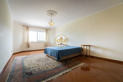 Moradia T4 para Venda em Rosto do Cão (Livramento)