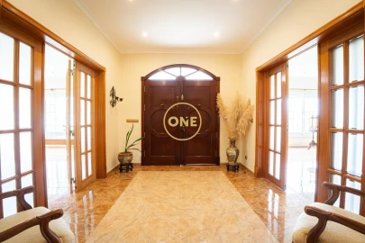 Moradia T4 para Venda em Rosto do Cão (Livramento)