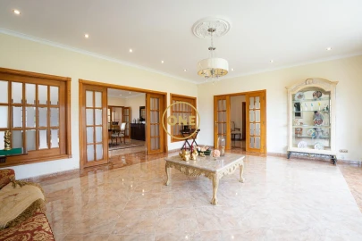 Moradia T4 para Venda em Rosto do Cão (Livramento)