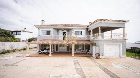 Moradia T4 para Venda em Rosto do Cão (Livramento)