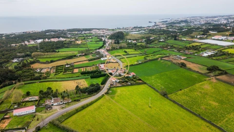 Moradia T4 para Venda em Rosto do Cão (Livramento)