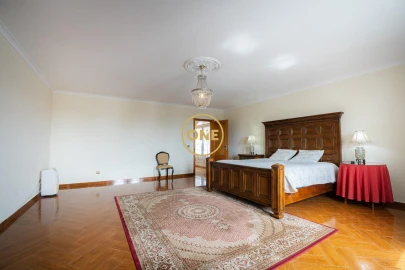 Moradia T4 para Venda em Rosto do Cão (Livramento)