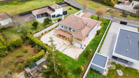 Moradia T4 para Venda em Rosto do Cão (Livramento)