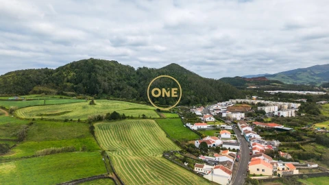 Moradia T4 para Venda em Rosto do Cão (Livramento)