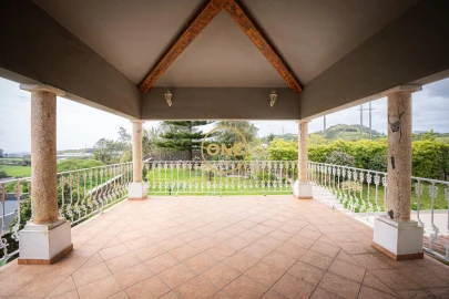 Moradia T4 para Venda em Rosto do Cão (Livramento)