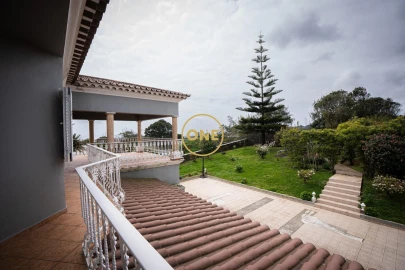 Moradia T4 para Venda em Rosto do Cão (Livramento)