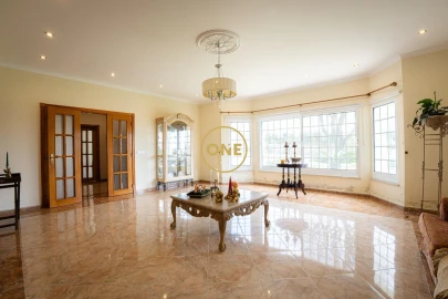 Moradia T4 para Venda em Rosto do Cão (Livramento)