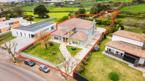 Moradia T4 para Venda em Rosto do Cão (Livramento)