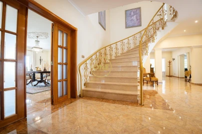 Moradia T4 para Venda em Rosto do Cão (Livramento)