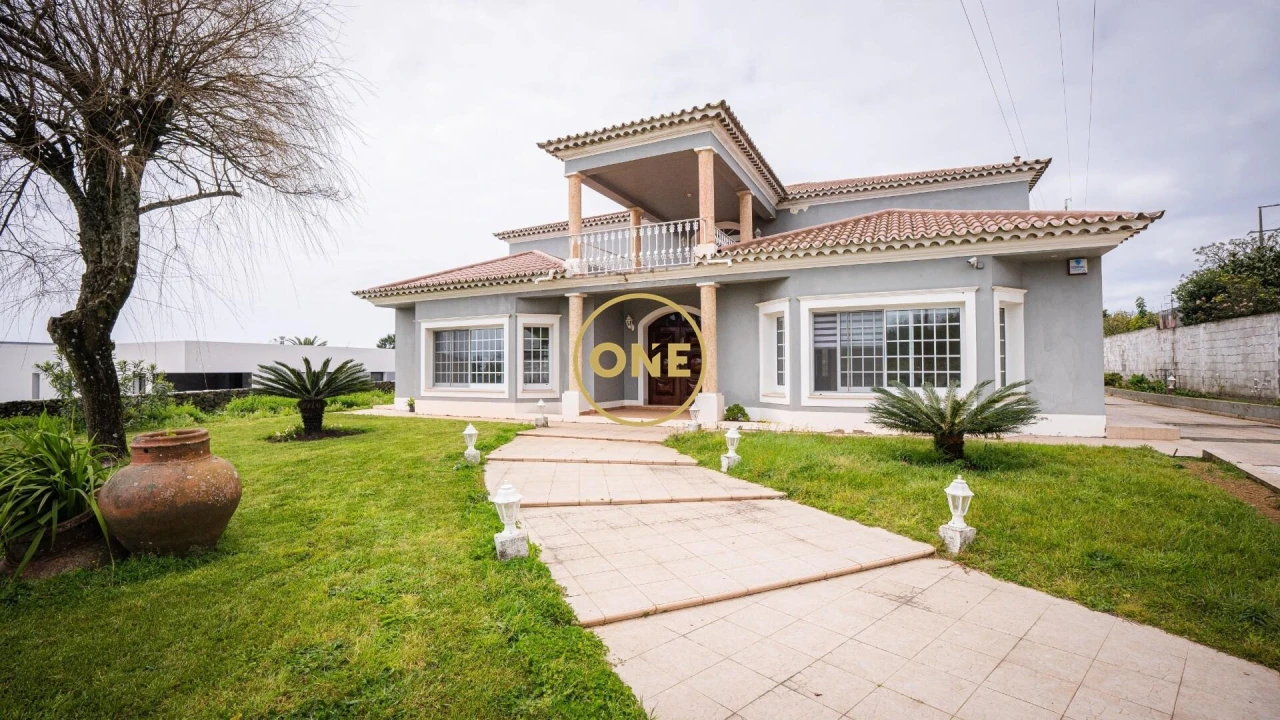 Moradia T4 para Venda em Rosto do Cão (Livramento) Foto 1