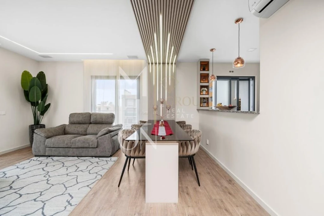 Apartamento T4 para Venda em Portimão Foto 8