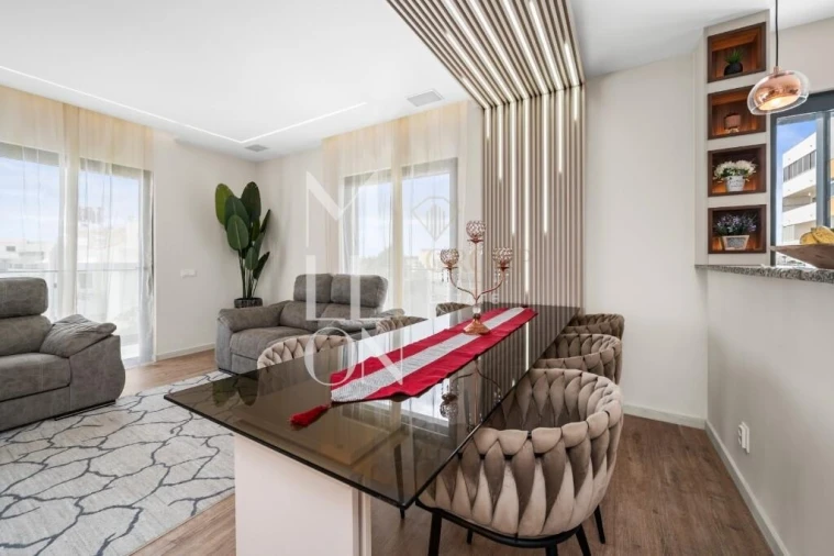 Apartamento T4 para Venda em Portimão Foto 3
