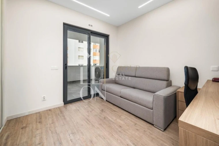 Apartamento T4 para Venda em Portimão Foto 28