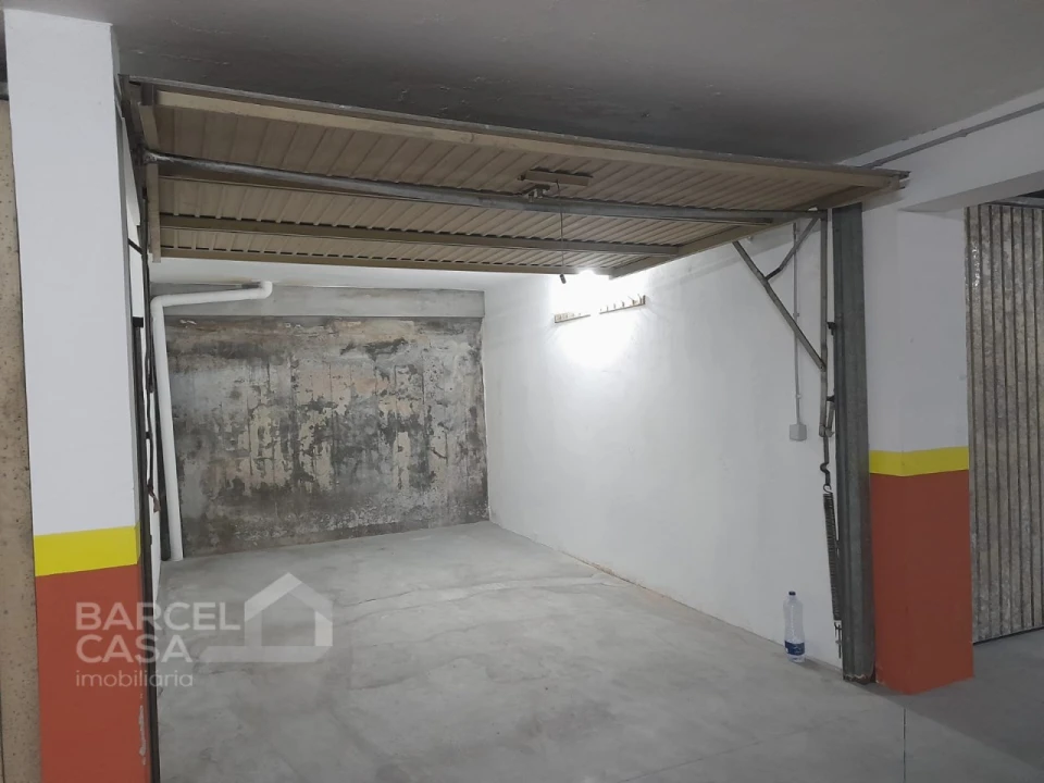 Garagem para Venda em Arcozelo Foto 1