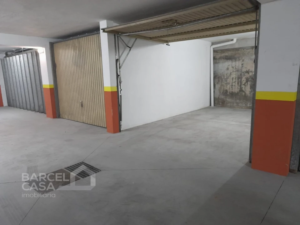 Garagem para Venda em Arcozelo Foto 2