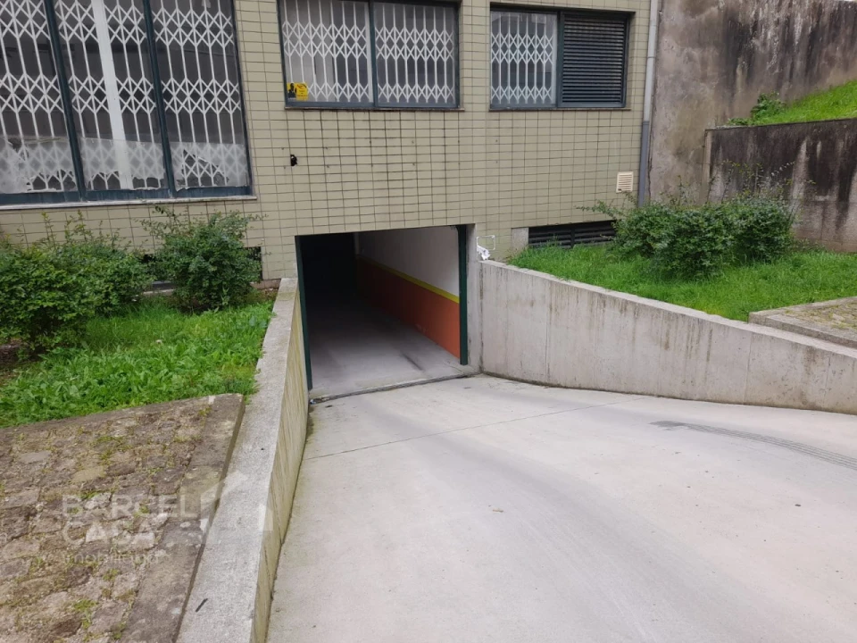 Garagem para Venda em Arcozelo Foto 5