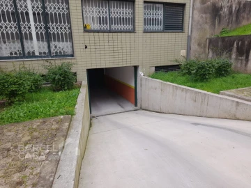 Garagem para Venda em Arcozelo