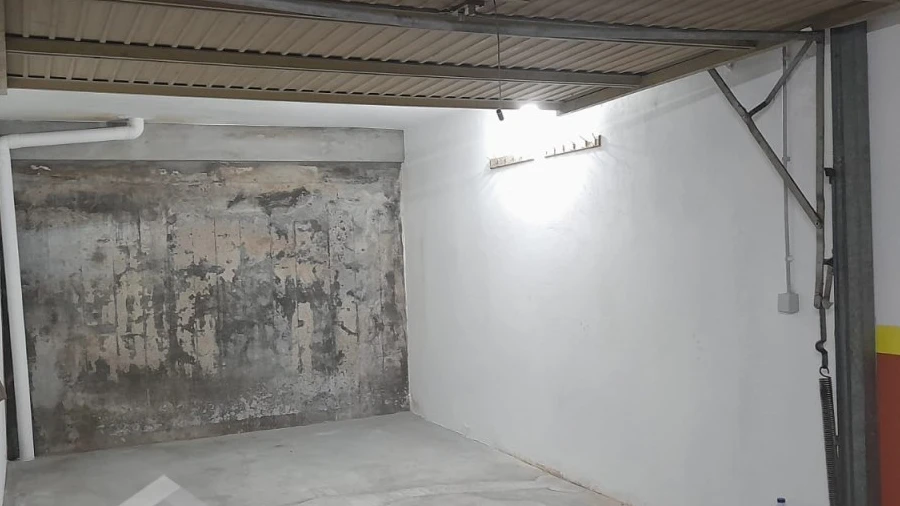 Garagem para Venda em Arcozelo