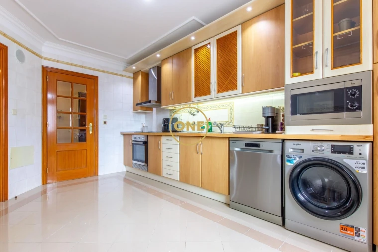 Apartamento T1 para Venda em Corroios Foto 12