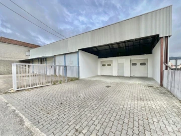 Loja para Venda em Campo de Besteiros