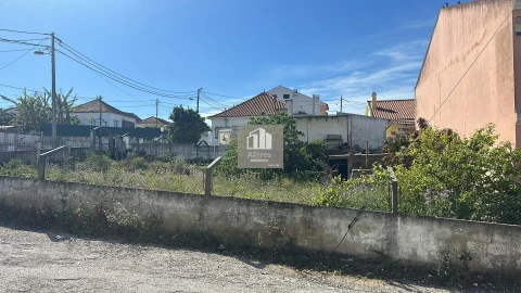 Terreno para Venda em Charneca de Caparica e Sobreda