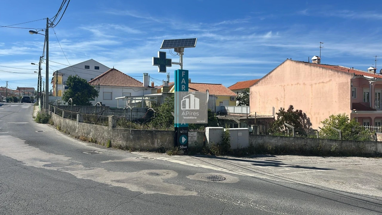 Terreno para Venda em Charneca de Caparica e Sobreda Foto 1