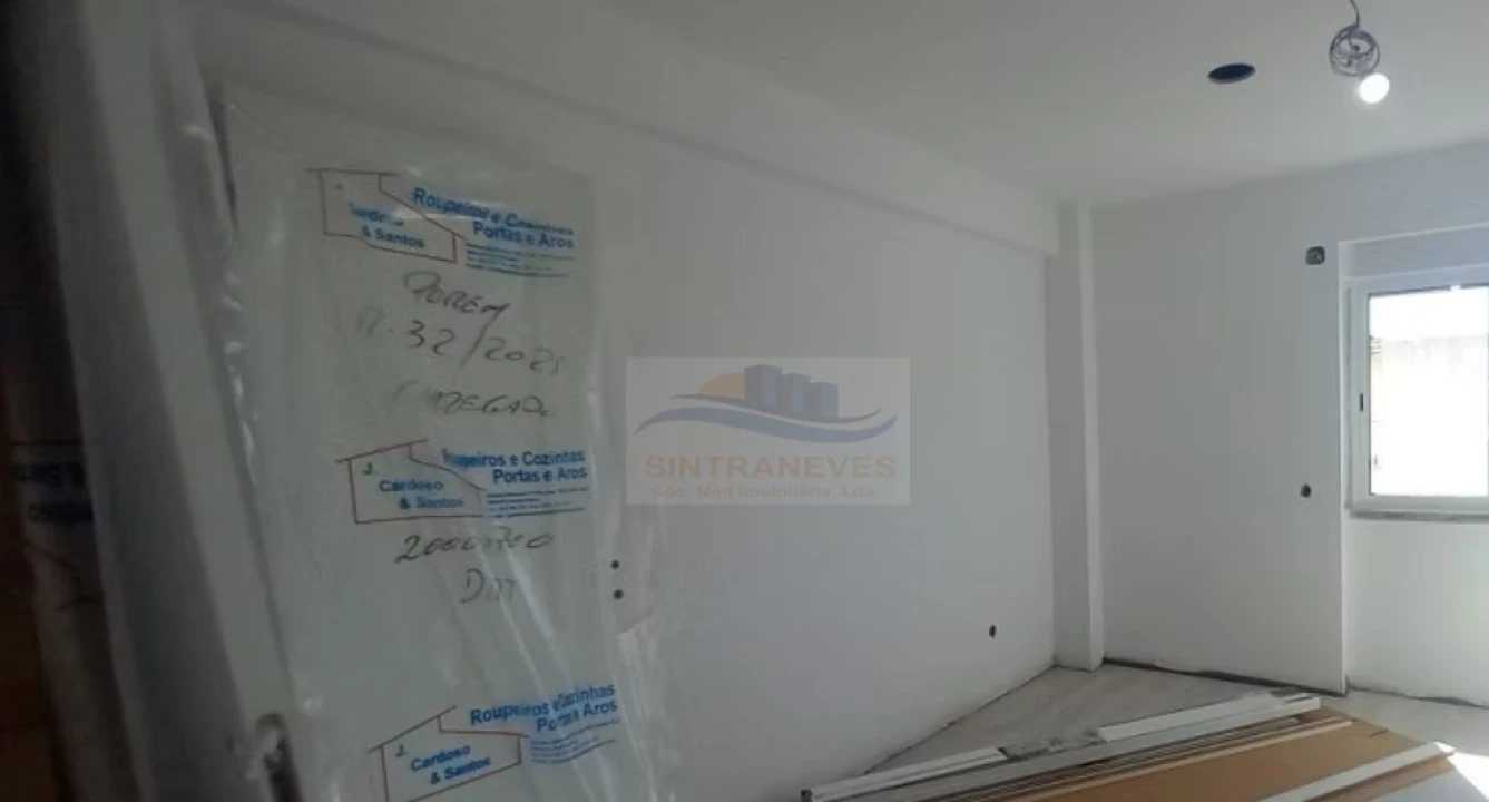 Apartamento T2 para Venda em Carregado e Cadafais Foto 9