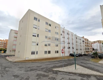 Apartamento T2 para Venda em Carregado e Cadafais