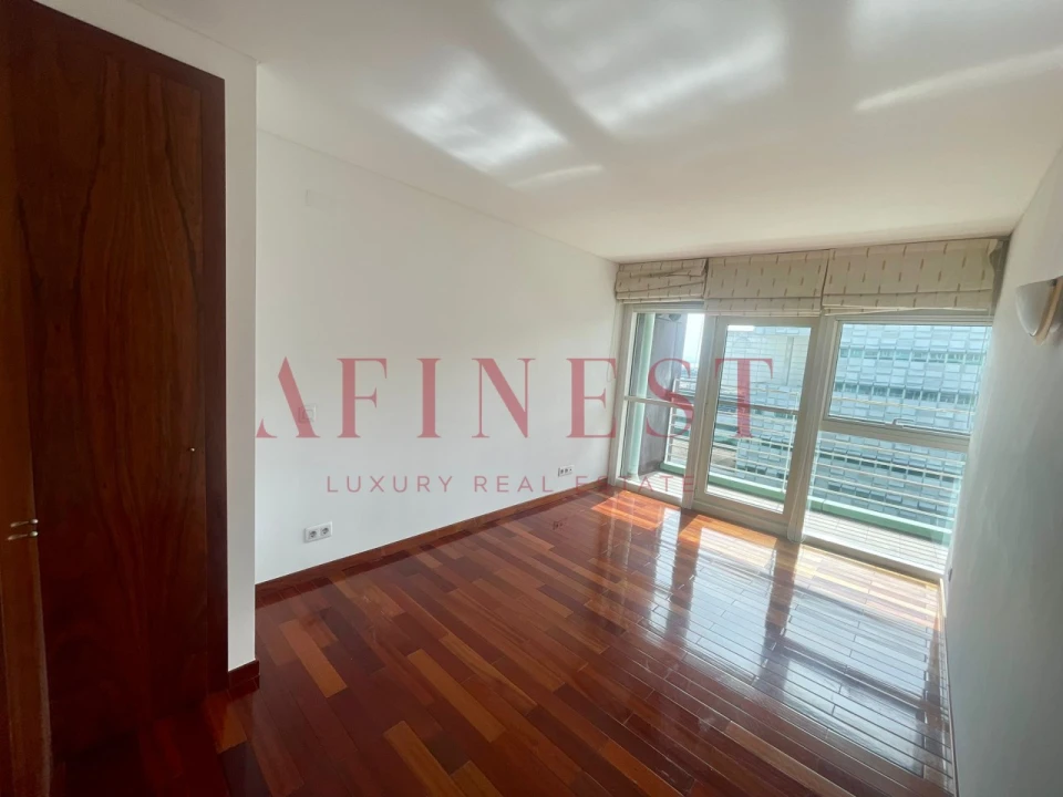 Apartamento T2 para Arrendamento em Parque das Nações Foto 4