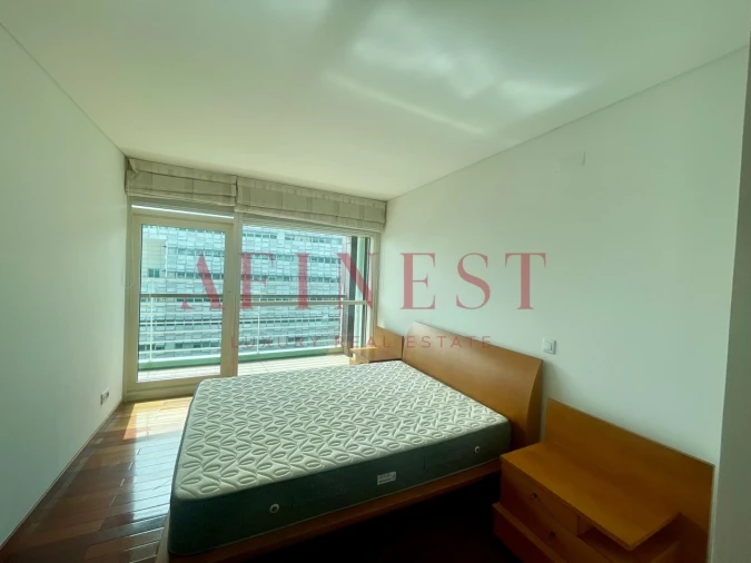 Apartamento T2 para Arrendamento em Parque das Nações Foto 8