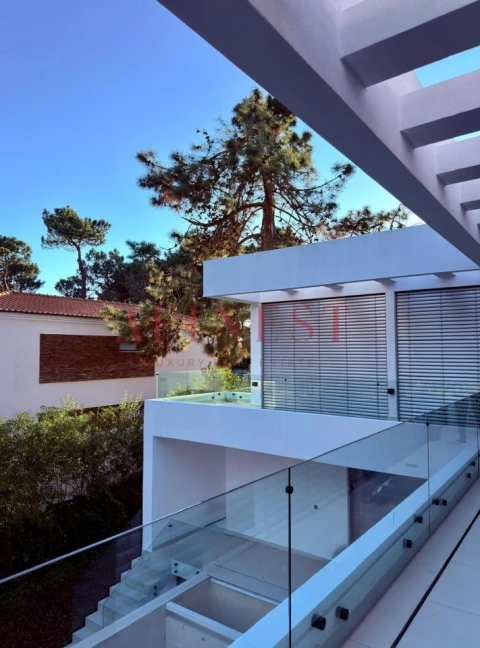 Moradia T6 para Venda em Charneca de Caparica e Sobreda